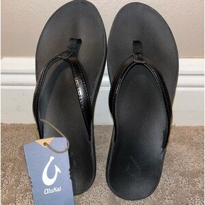 OluKai Puawe sandals
